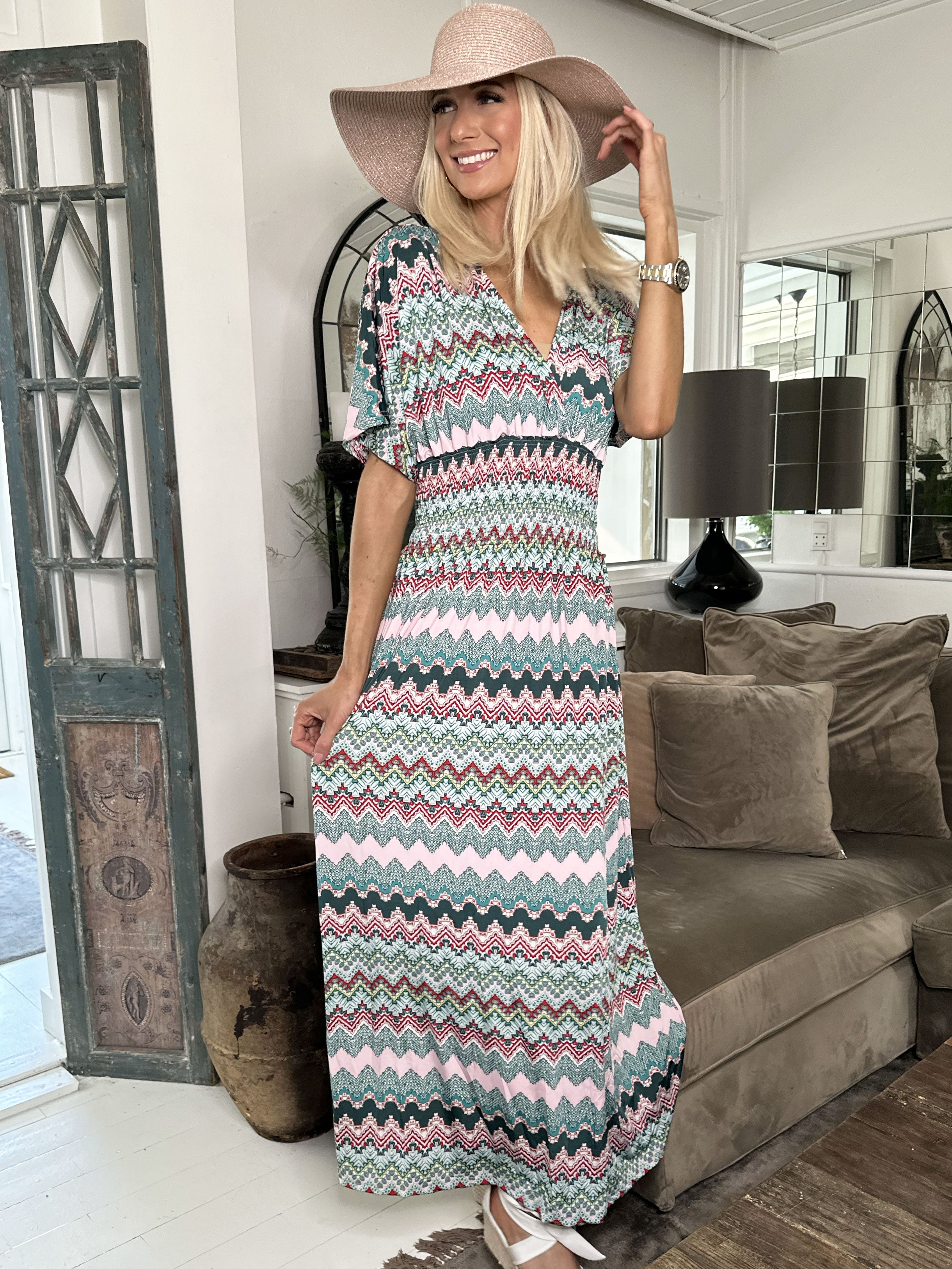 Pams Zigzag - Lang elastisk kjole i krølfrit stof